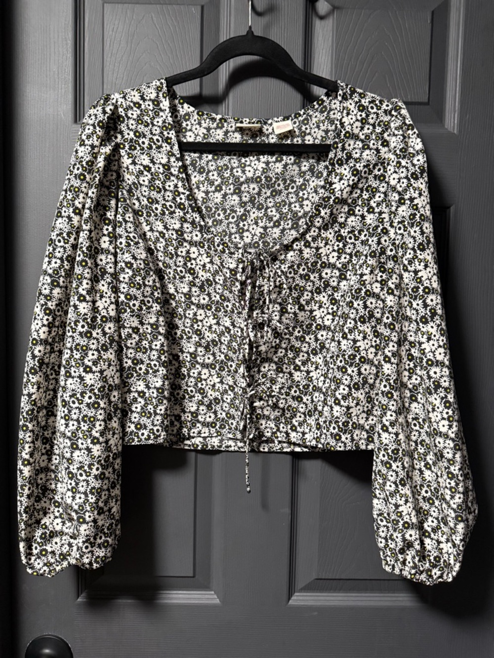 Floral Lace-Up Peasant Blouse - Black & White